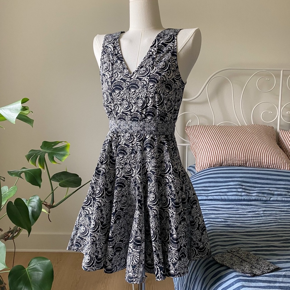 NWT Banana Republic Cotton Poplin Mini Dress with Belt 'Black Shell Print' XXS